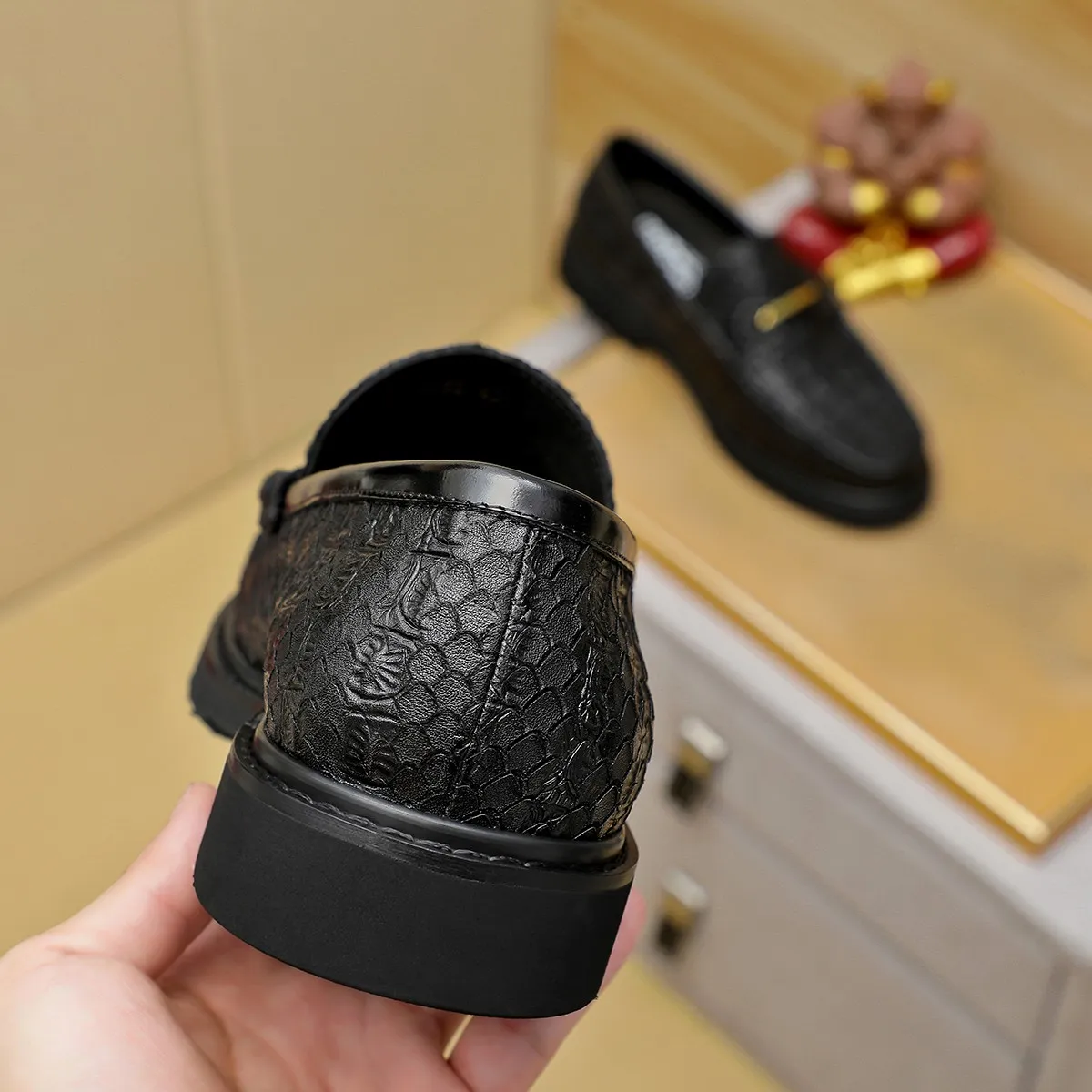 Men's shoes 💰500 Ferragamo [Ferragamo] top imported suit men's shoes 💯Original copy of the official website, product materials: selected imported embossed calfskin + luxury hardware buckle accessories ~ imported water-dyed cow 🐂 leather lining. Strong three-dimensional visual effect, original combination outsole, multiple colors available😘 Size: 38-44 (.45.46. Customized)